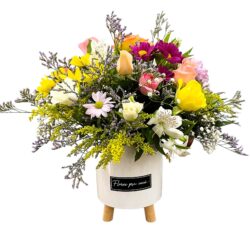ARRANJO DE FLORES MISTAS NO CACHEPÔ