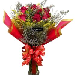 BUQUÊ COM 7 ROSAS