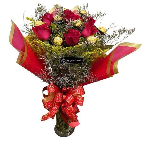 BUQUÊ COM 6 ROSAS E 7 FERREROS