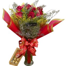 BUQUÊ COM 7 ROSAS E FERRERO