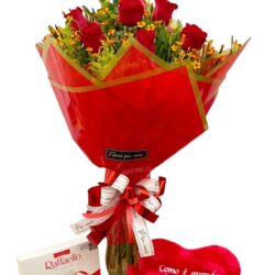 Buquê de 6 Rosas com Coração e Rafaello