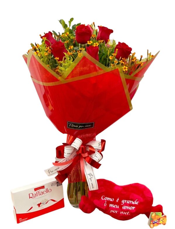 Buquê de 6 Rosas com Coração e Rafaello