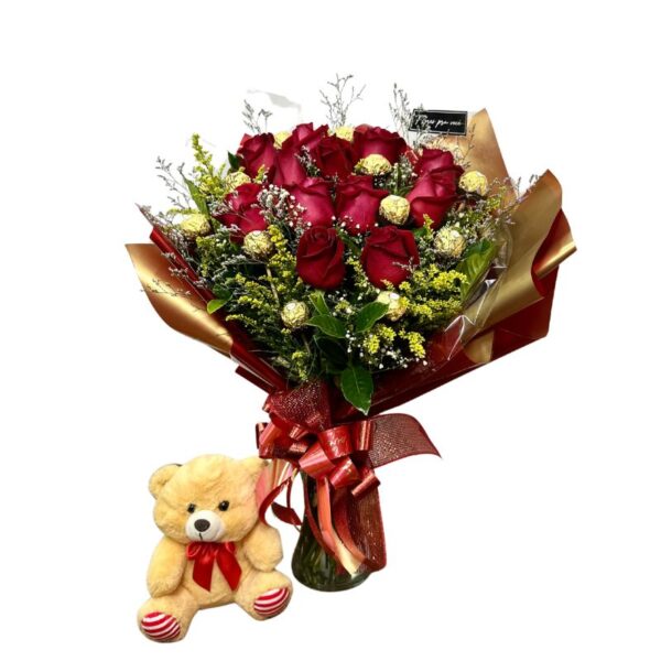 Buquê com 12 rosas vermelhas + pelúcia 20 cm