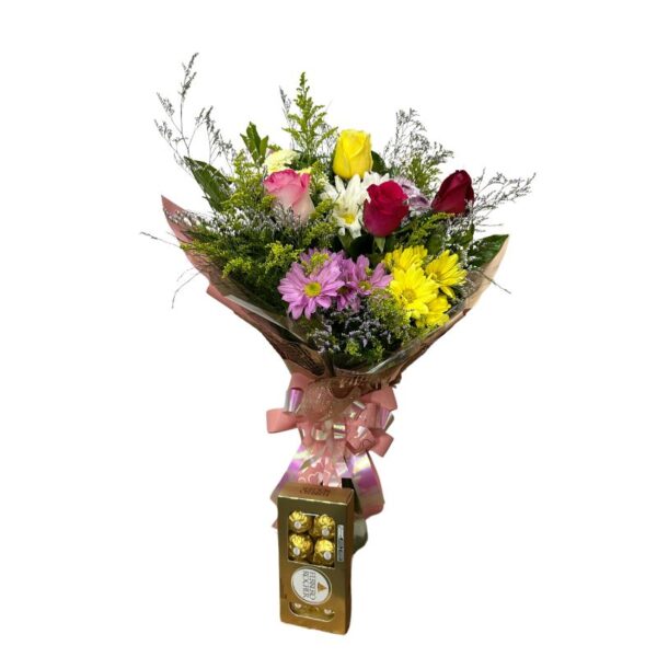 Buquê com 4 rosas e flores mistas acompanhado com Ferrero Rocher 8 unidades
