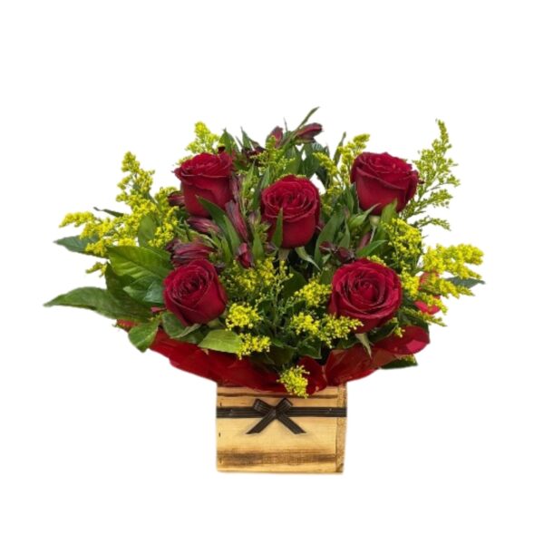 Arranjo com 5 rosas