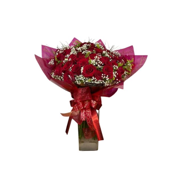 Buquê com 50 rosas e mosquitinho