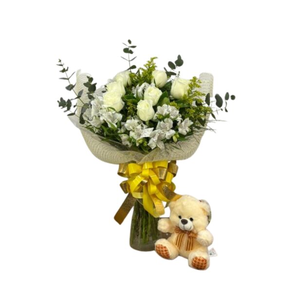 Buquê com 7 rosas brancas e pelúcia